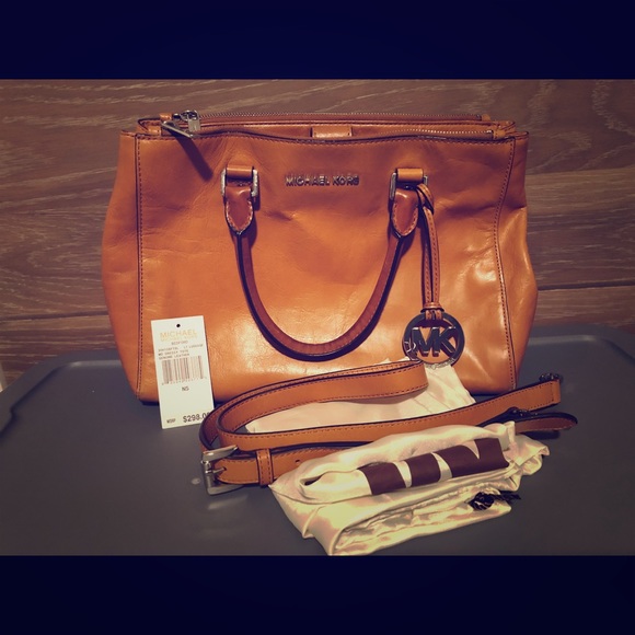 Authentic Michael Kors Bedford Tote - Picture 1 of 8